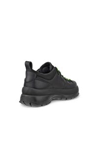 Chaussures de randonnée noires avec un dessus en cuir lisse, des lacets verts, un col rembourré et une semelle extérieure robuste pour une meilleure adhérence.