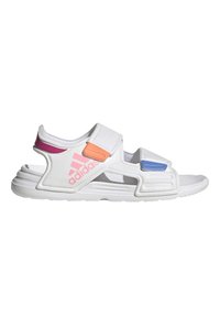 Sandalo sportivo bianco con cinturini regolabili in velcro e ritagli. Accenti di rosa, arancione e blu sul design delle cinghie. Suola resistente.
