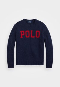 Mörkblå stickad tröja med rund halsringning, med en stor röd "POLO"-logga över bröstet samt ribbade muddar och nederkant. Texturerat tyg med prickar.