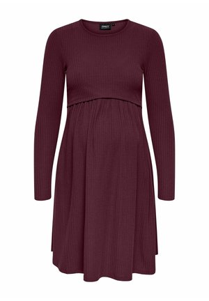 Haljina za majčinstvo od bordo rebrastog materijala, s okruglim izrezom, dugim rukavima i naboranim strukom za udobnost.