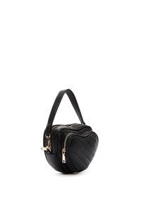 Borsa a tracolla in pelle nera con forma a cuore, design trapuntato, due scomparti con zip e una tracolla corta con accentuazioni in metallo dorato.