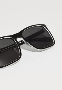 Thumbnail Image 3