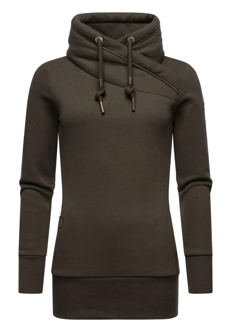 Sweter w kolorze oliwkowym z kapturem, z detalem w postaci skręconego wzoru, sznurków zakończonych metalowymi końcówkami oraz ściągaczami przy mankietach. Posiada boczną metkę.