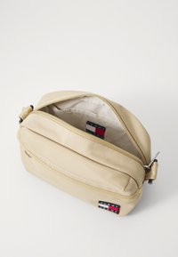 Thumbnail Image 4