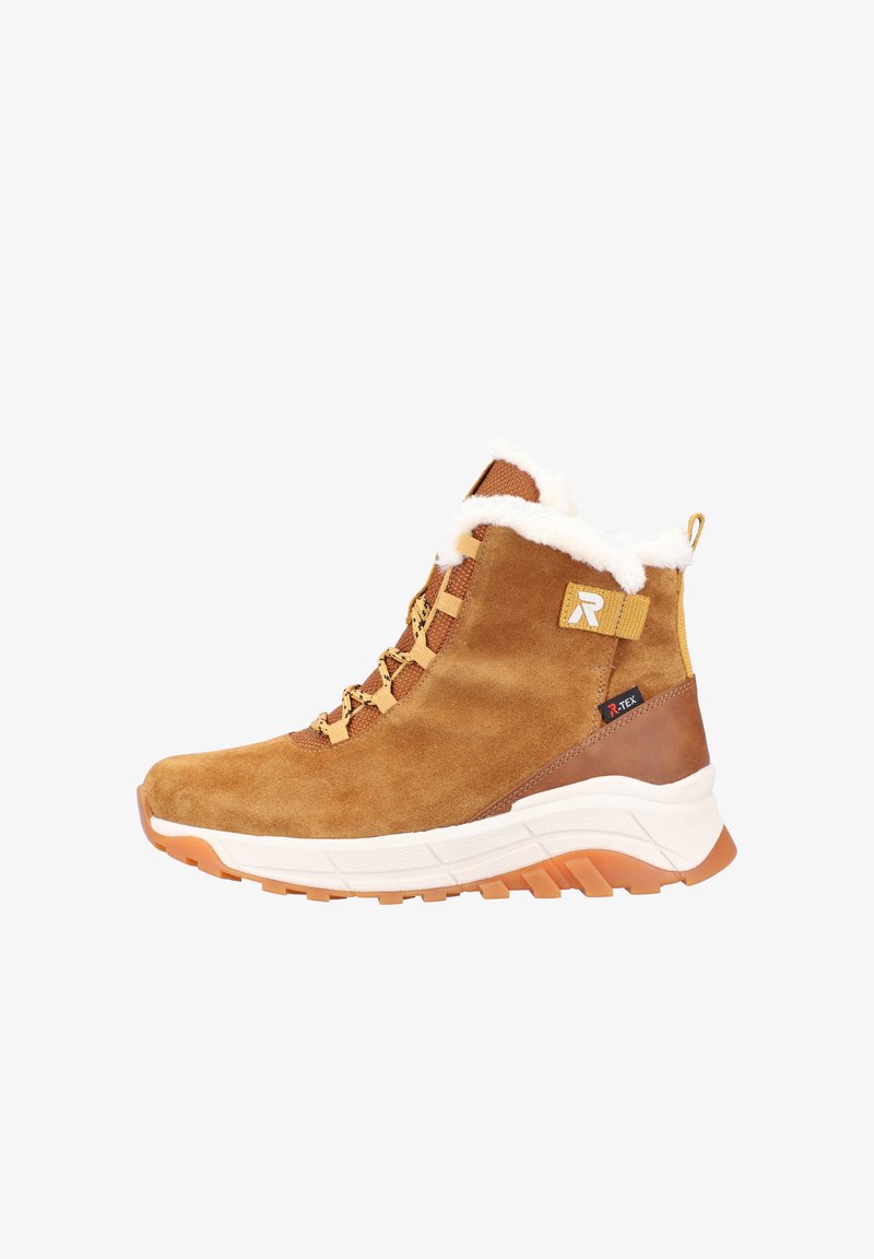 Braune Wildleder-Ankle Boots mit einem weißen Kunstpelzkragen, Gummisohle und verstärkter Spitze, ausgestattet mit gelben Schnürsenkeln und einem Logo-Akzent.