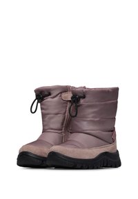 Botas de invierno moradas con aislamiento, diseño acolchado, acento de piel sintética y suela de goma. Cuenta con una cremallera y cordón para un ajuste ajustable.