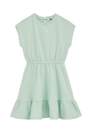 Robe courte à manches courtes texturée vert clair avec taille élastique et ourlet à volants, encolure ronde et fermeture par bouton dans le dos.