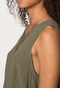 Vero Moda Blůza - dark green