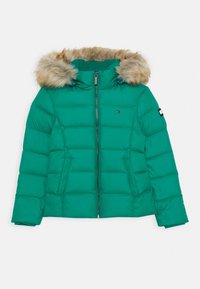 Grøn puffet jakke med faux fur-fôr i hætten, lynlås lukning, quiltet mønster og sidelommer. Logo detaljer på ærmet.