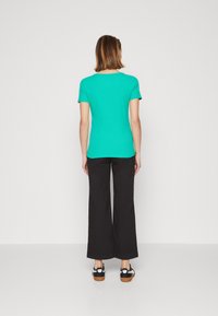 GAP Lihtne T-särk - simply green