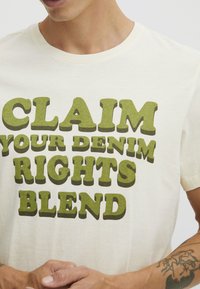 Blend T-shirts print - cloud cream
