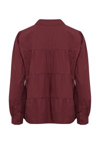 Camisa de botones color burdeos con mangas largas, que presenta un diseño plisado y un collar. Tela suave con un corte relajado y detalles fruncidos.