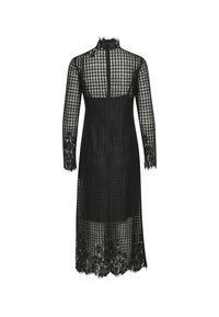 Schwarzes Spitzenkleid mit langen Ärmeln, das ein Hahnentritt-Muster und florale Spitzenakzente am Saum aufweist und ein transparentes Design zeigt.