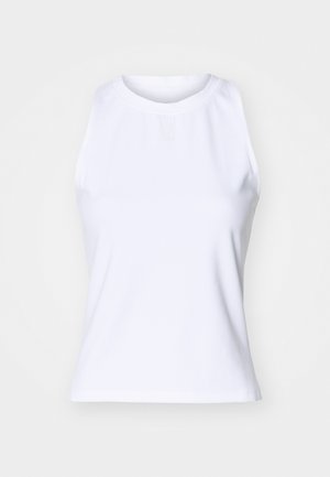 Vit ärmlös linne med rund halsringning. Tillverkad i ett lätt tyg, med en diskret logotypdetalj mitt fram.