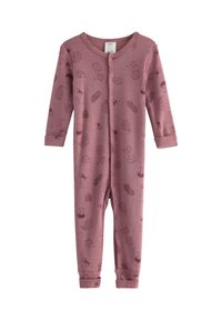 Langärmliger Einteiler aus weichem rosa Stoff, mit einem naturinspirierten Druck von Blättern, Eicheln und Tannenzapfen. Druckknopfverschluss vorne und an den Bündchen.