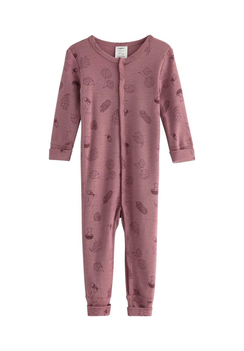 Langärmliger Einteiler aus weichem rosa Stoff, mit einem naturinspirierten Druck von Blättern, Eicheln und Tannenzapfen. Druckknopfverschluss vorne und an den Bündchen.