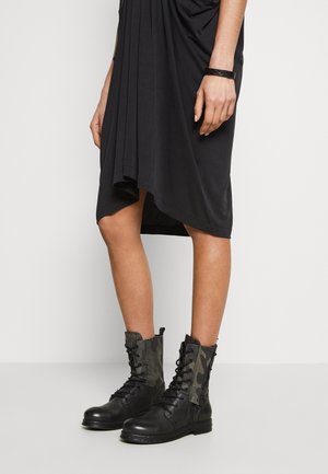 Botines camperos - black