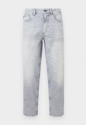 Ανοιχτό γκρι τζιν από stonewashed ύφασμα με κούμπωμα κουμπί και φερμουάρ, τσέπες μπροστά και πίσω, ίσια γραμμή στα πόδια.