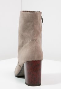 Tamaris Bottines - taupe