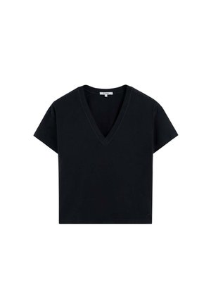 Camiseta negra con cuello en V, hecha de algodón, con mangas cortas y un corte relajado. Diseño simple con una textura suave y sin patrones visibles.