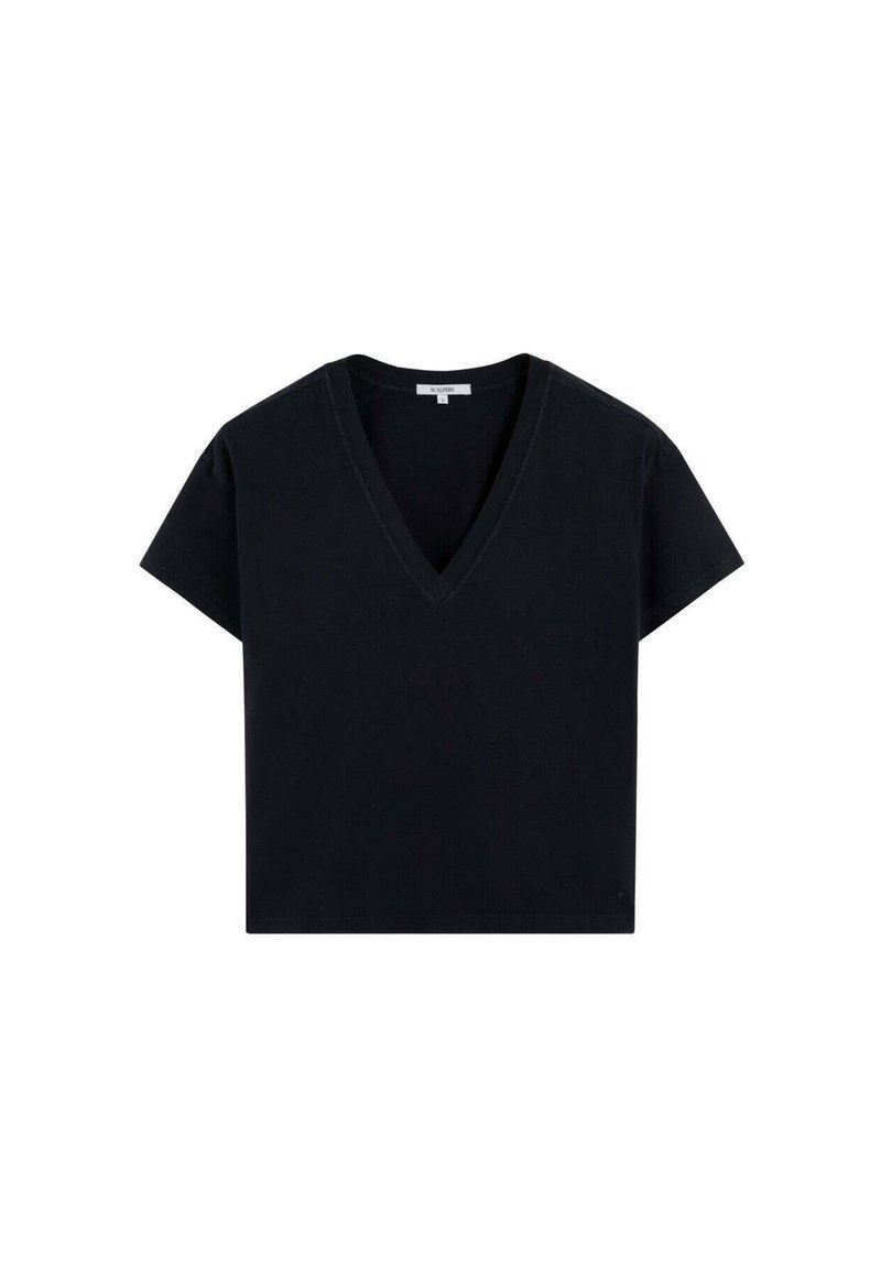 Camiseta negra con cuello en V, hecha de algodón, con mangas cortas y un corte relajado. Diseño simple con una textura suave y sin patrones visibles.
