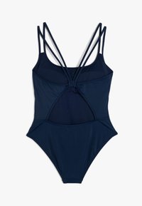 Maillot de bain une pièce bleu marine avec plusieurs fines bretelles, design découpé à la taille et texture de tissu lisse.