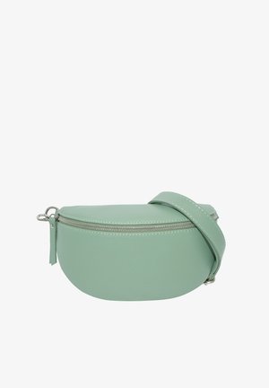 Münzgrüne Leder-Umhängetasche mit geschwungener Form, silberner Hardware und einem Reißverschluss oben. Verstellbarer Riemen für vielseitiges Tragen.