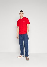 Tommy Jeans Camiseta básica - deep crimson