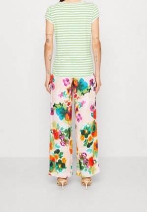 T-shirt print - green