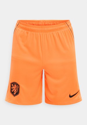 Lyseorange fodboldshorts med elastisk talje, sort Nike-swoosh på højre ben og KNVB-løveemblem på venstre ben.