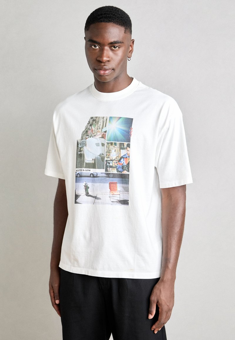 Scotch & Soda JOE JONAS WASHED PHOTO PRINT - Apdrukāts T-krekls - white pastel