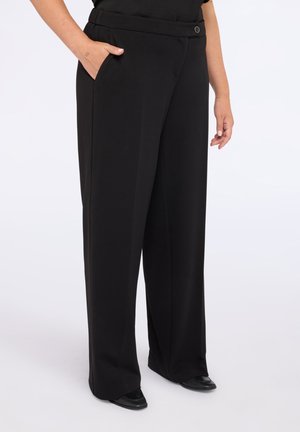 Pantaloni neri a gamba larga realizzati in tessuto intrecciato, dotati di una vita piatta, tasche laterali e una chiusura con bottone sul davanti.