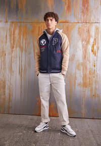 Primitive TWO VARSITY JACKET - Blusão aviador - navy