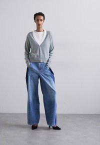 sandro Maglione - gris