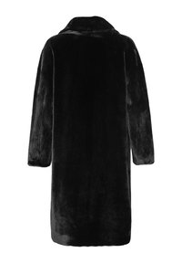 Svart fuskpälsjacka med en strukturerad design, långa ärmar och en bred krage. Mjuk textur, knälång och utan synliga stängningar.