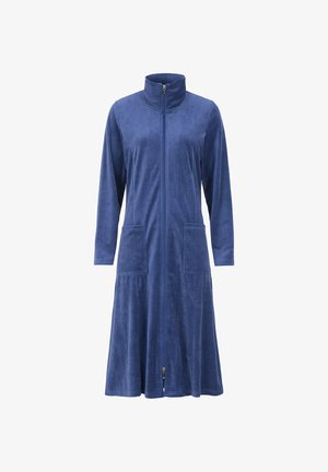 Blå, langærmet kjole lavet af blødt stof med lynlås foran, to forlommer og en høj krave; udvidet design til knælængde.