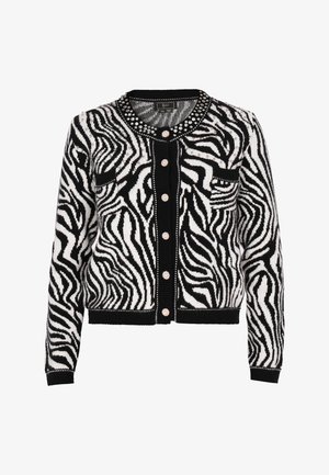 Karirani kardigan u crno-bijelim tonovima, napravljen od teksturiranog pletenog materijala, s okruglim izrezom, dugmadi nalik biserima i s dva prednja džepa.