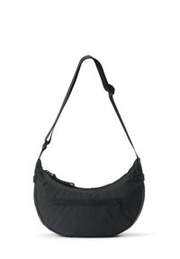 Schwarze Schultertasche mit geschwungener Form, aus strukturiertem Stoff hergestellt. Verfügt über eine vordere Reißverschlusstasche und einen verstellbaren Gurt für Vielseitigkeit.