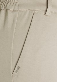 ONLY Petite Tygbyxor - beige