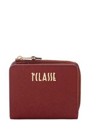 Portafoglio in tessuto rosso con finitura a trama, dettagli in metallo color oro e logo impresso sul davanti. Chiusura con cerniera lungo la parte superiore.