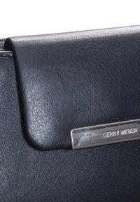 Gerry Weber VIGO  - Denarnica - butterum