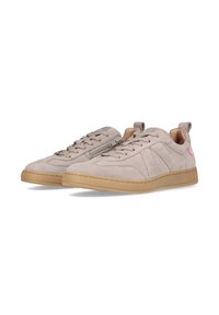 Beige suede sneakers with a textured finish, featuring a lace-up closure, side zipper, and a light brown rubber sole. Accented with pink details.