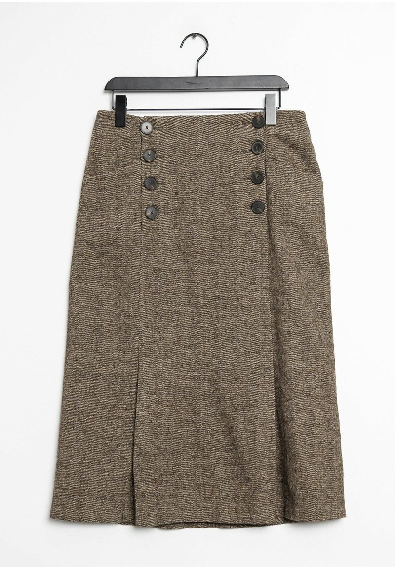 Gonna in tweed marrone con vita aderente, bottoni laterali e spacco frontale, appesa a una gruccia nera.