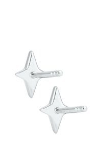Sølv stjernesmykker i form af studs med en poleret finish. Hver ørering har et spidst design og en lille, tekstureret bagside.