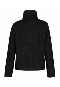 Sort jakke med høj krave, lavet af glat stof, med lange ærmer og lige snit. Ingen synlig hardware eller mønstre.