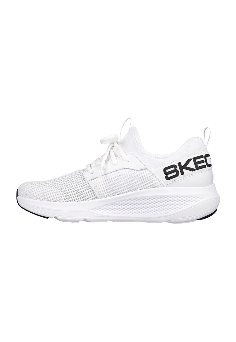 Weiße Mesh-Sportschuhe mit strukturiertem Obermaterial, Schnürdesign und schwarzem Logo an der Seite. Verfügt über eine gepolsterte Sohle für Komfort.