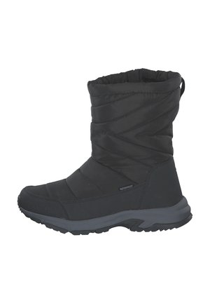 Bota negra impermeable con parte superior acolchada, punta redondeada y suela gruesa negra. Incluye una tira de agarre para facilitar su uso.