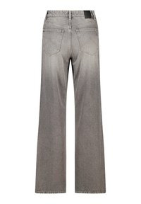 Jean large gris fabriqué en denim, avec une taille haute, deux poches arrière et une finition texturée. Étiquette de marque visible sur la ceinture.