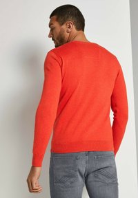 TOM TAILOR V NECK  - Strickpullover - valiant red melange