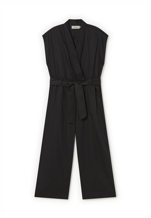 Combinaison noire avec un décolleté en V, des manches courtes et une ceinture à la taille. Fabriquée en tissu doux avec des jambes larges et évasées, sans motifs visibles.